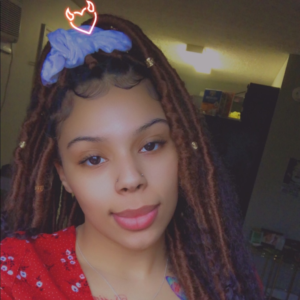 Meet your Posher, Nia